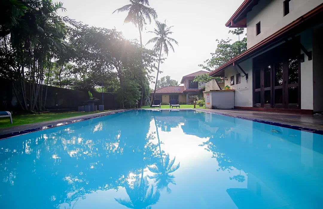 Airport Villa-1