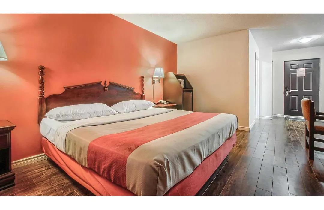 Motel 6-Windsor, On-1