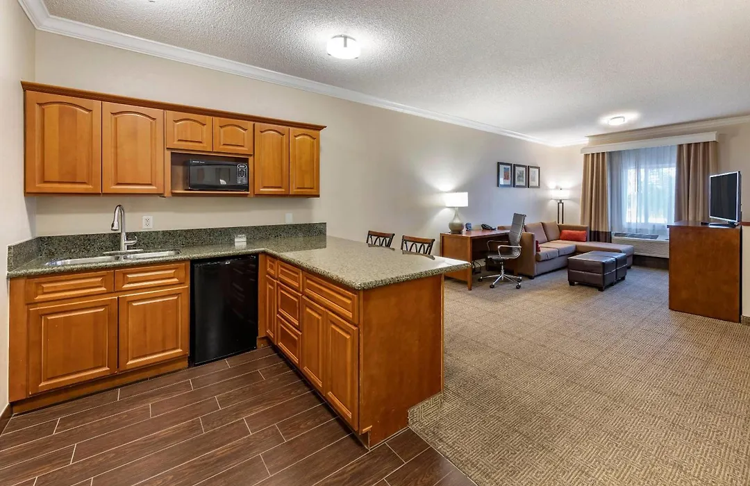 Comfort Suites Near Six Flags Magic Mountain-1