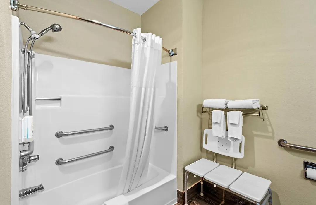 Quality Inn & Suites Des Moines Airport-1
