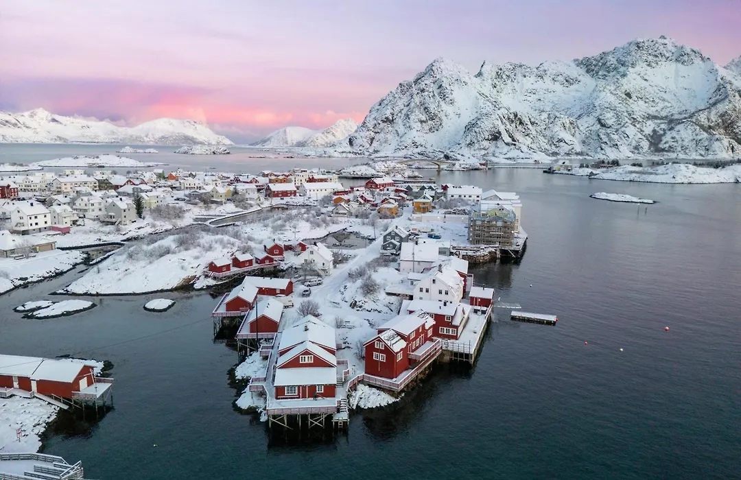 Henningsvaer Rorbuer-1