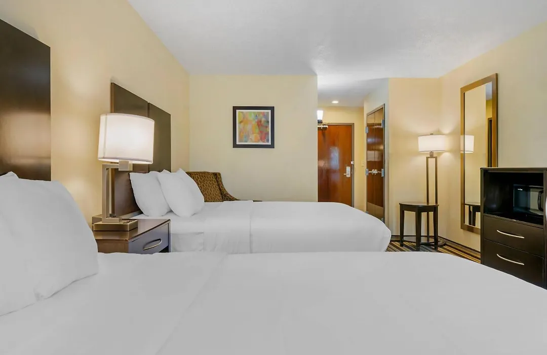 Comfort Inn & Suites Triadelphia - Wheeling-1
