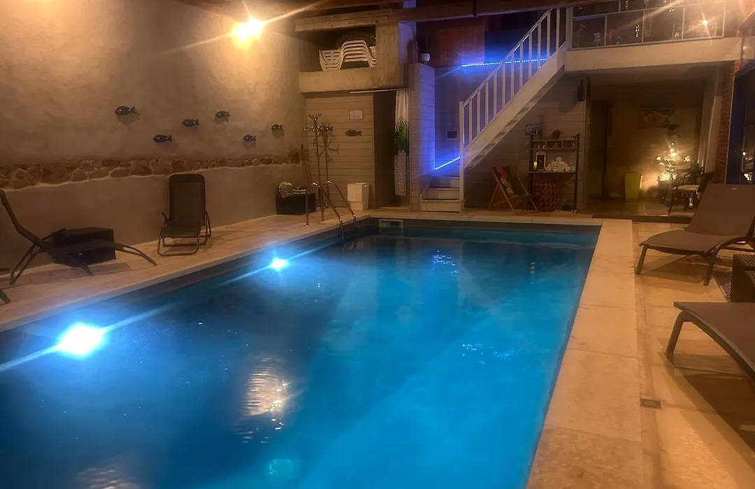 Le Château de Failloux, Chambres d hôtes,Piscine intérieure-1