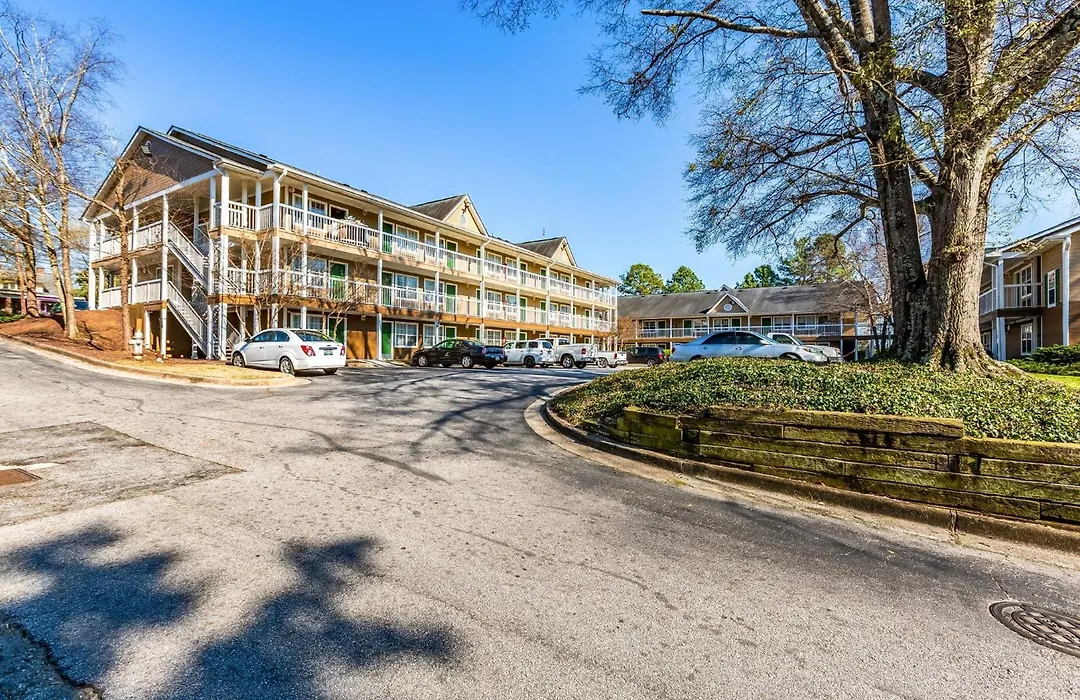 Hometowne Studios By Red Roof Atlanta - Norcross Downtown-1