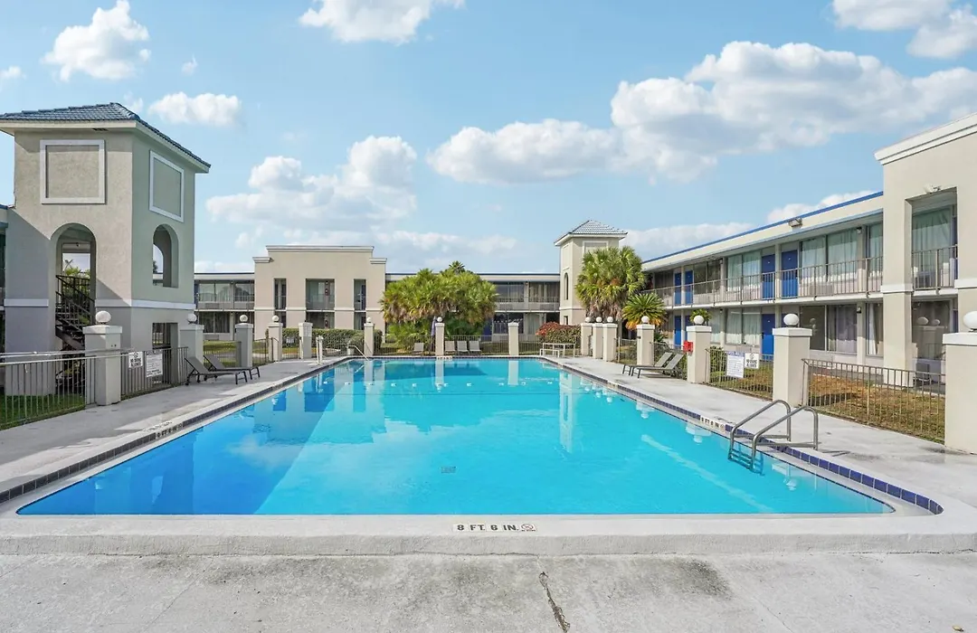 Stayable Lakeland-1
