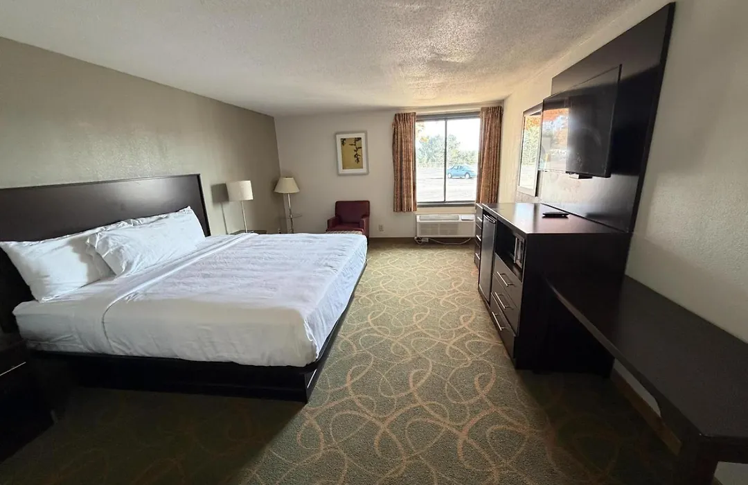 Ramada By Wyndham Stevens Point-1
