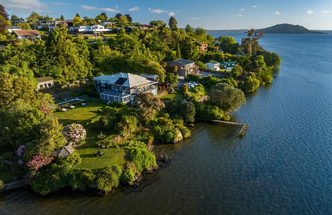 Black Swan Lakeside Boutique Hotel-1
