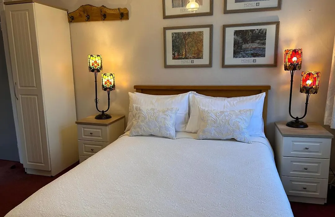 Greylands Guest House-1