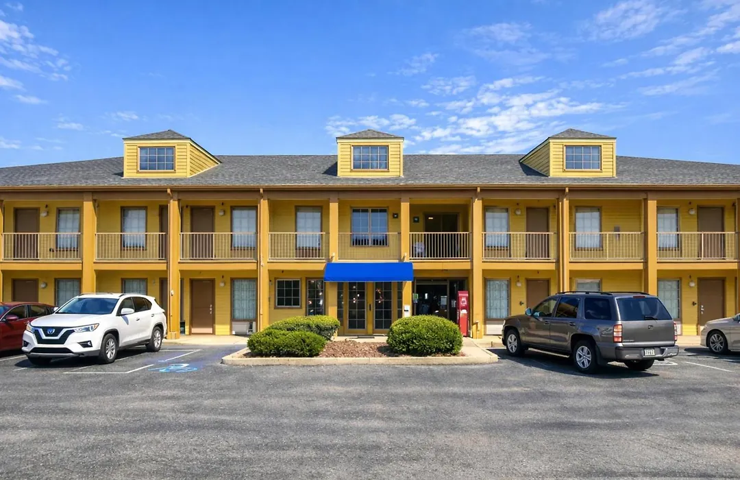 Bonita Lakes Inn By Capital O Meridian I20-1