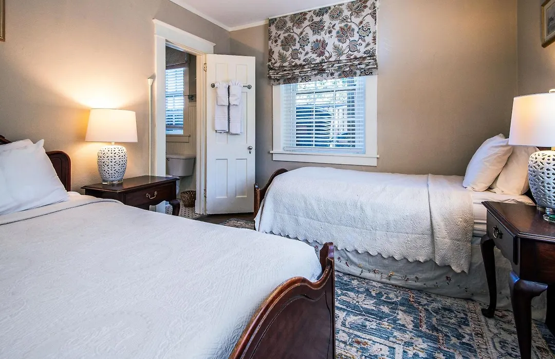 Cedars Of Williamsburg Bed & Breakfast-1