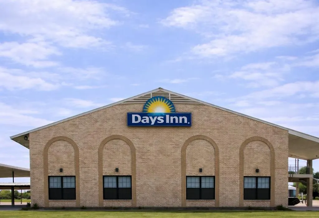 Days Inn & Suites By Wyndham - Canton First Monday Trade Days-1