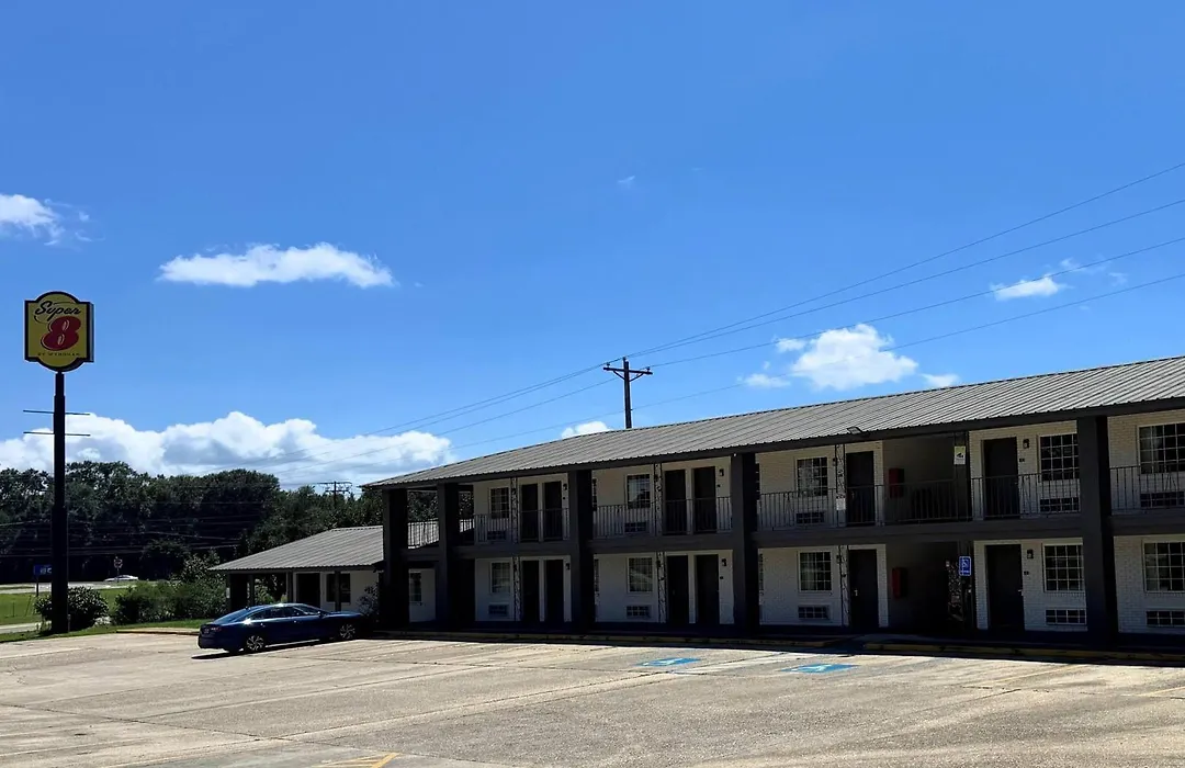 Super 8 By Wyndham Picayune-1