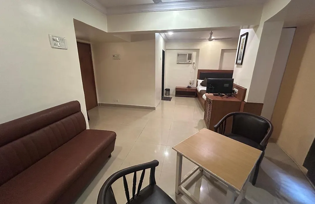 Hotel Lucky Near Nesco-1