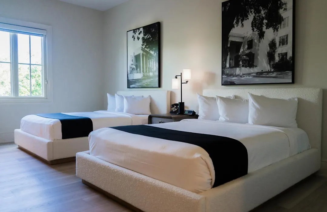 White House Hotel-1