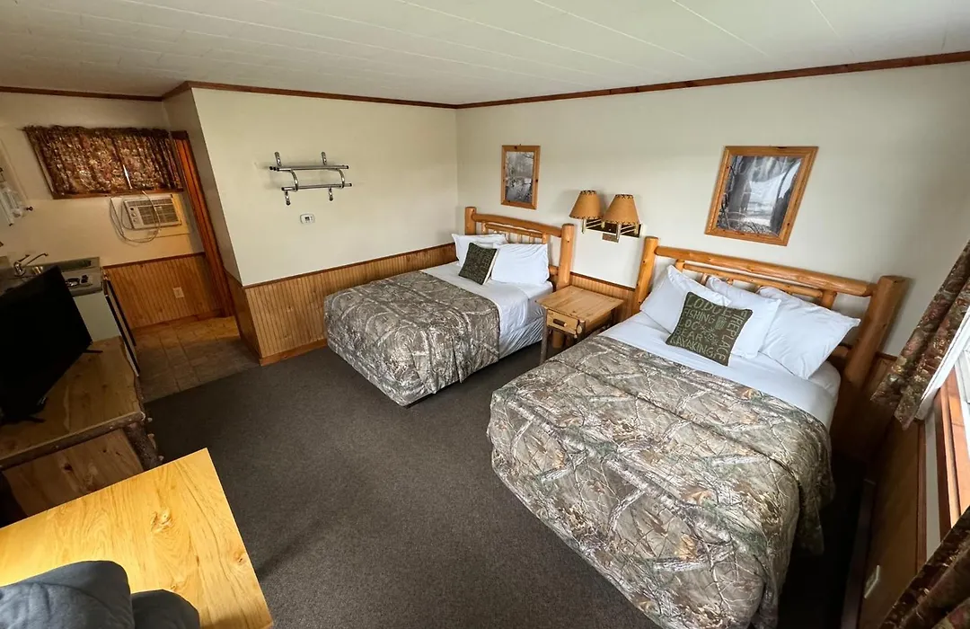 Pine Knoll Hotel Lakeside Lodge & Cabin-1