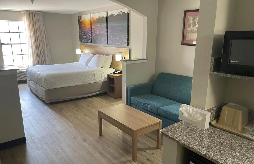 Days Inn By Wyndham Dallas Plano-1