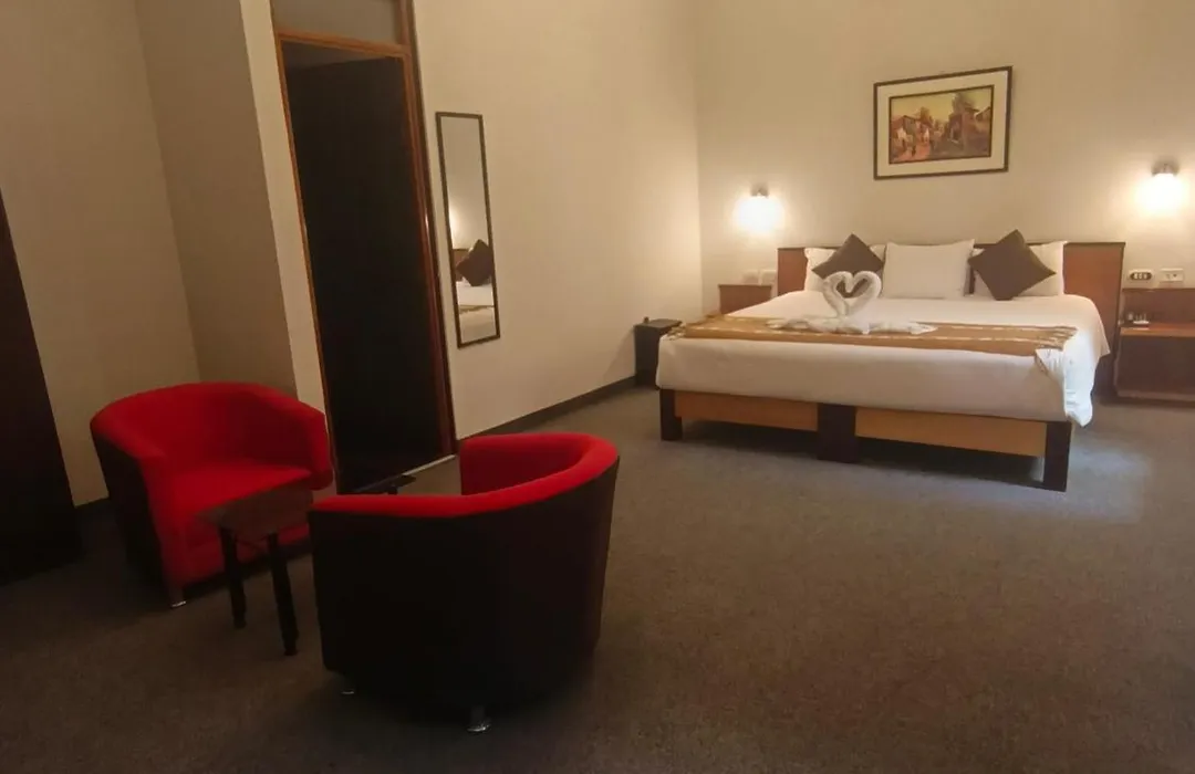 Colonial Plaza Hotel-1
