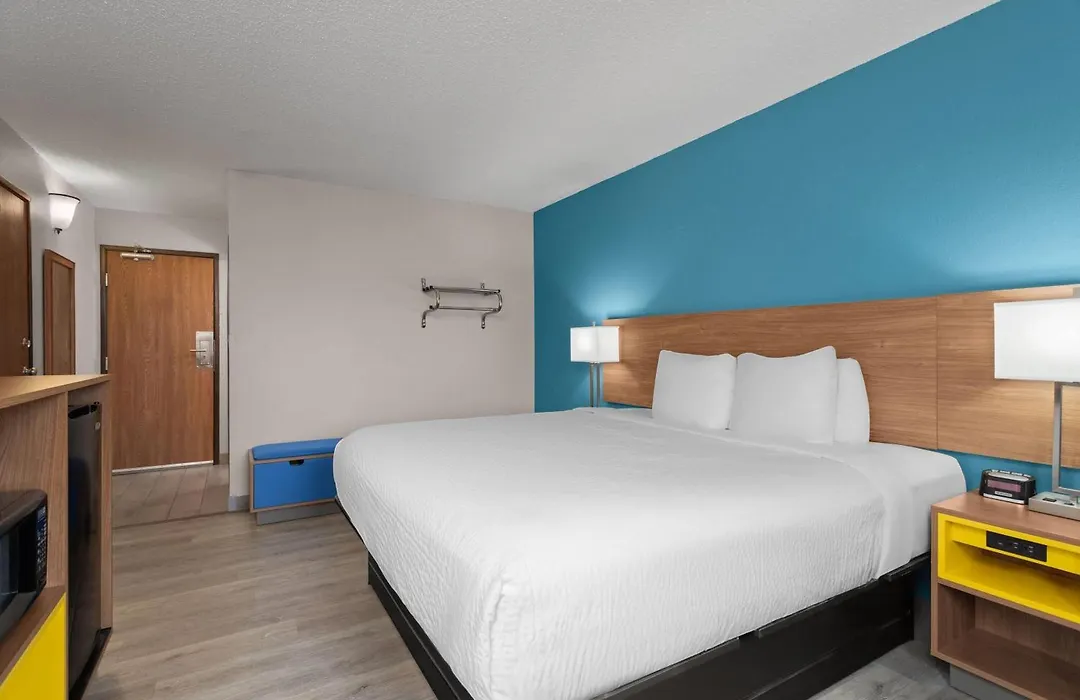 Days Inn By Wyndham Austin-1