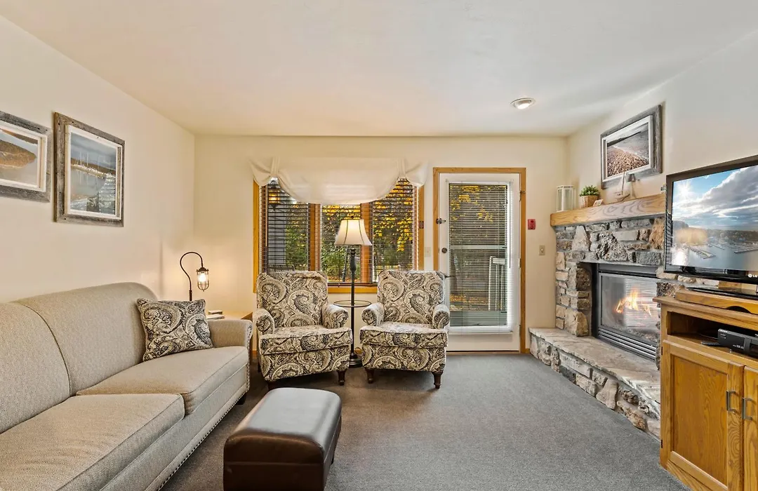 Evergreen Hill Condominiums-1