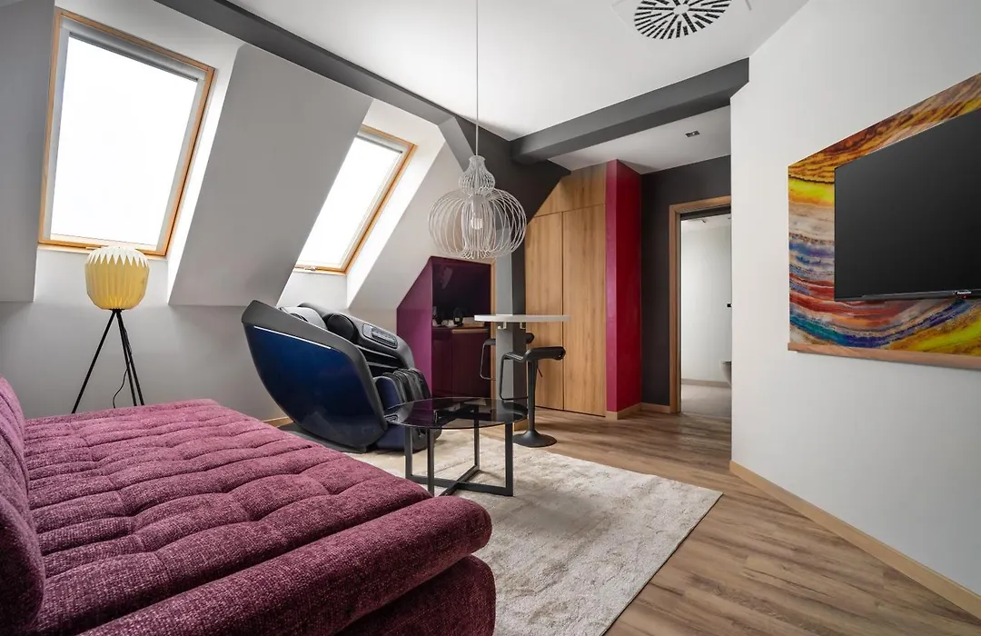 Onyx Luxury Sarvar-1