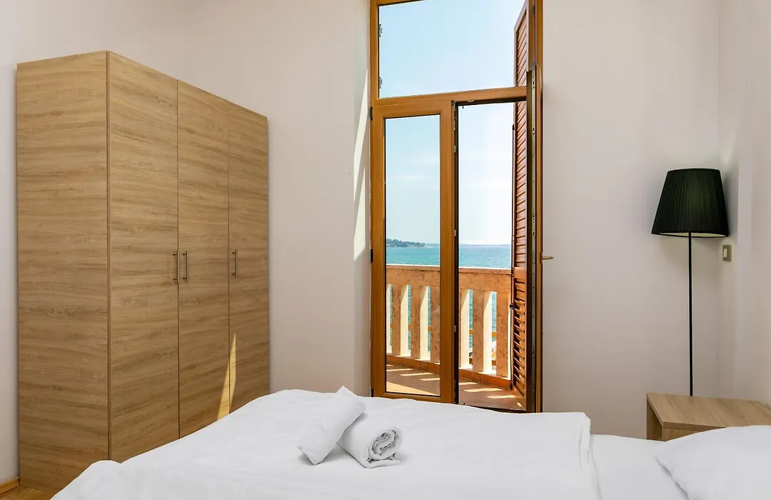 Rotonda Inn Novigrad-1