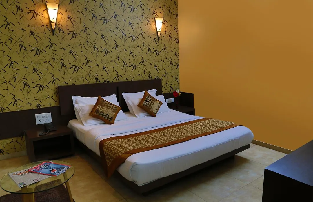 Hotel The Leaf-1