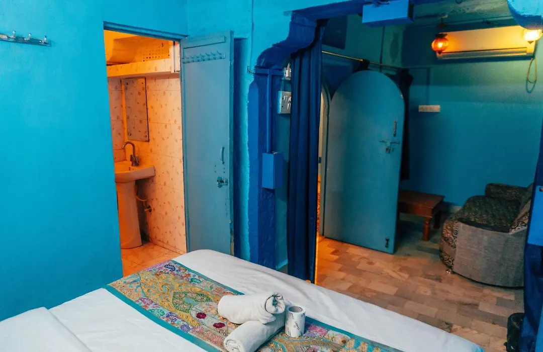 Dylan Cafe And Guest House-1