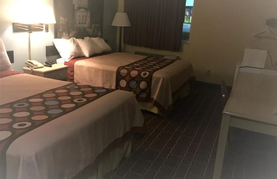 Super 8 By Wyndham Martinsville-1