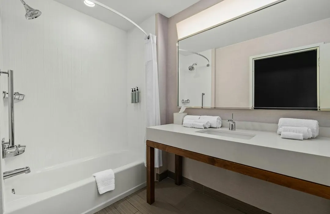 Courtyard By Marriott Oxford-1