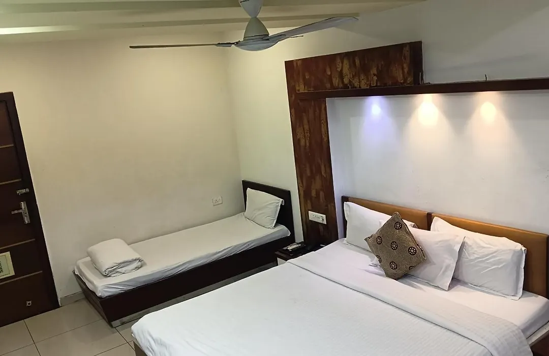Hotel Kalinga Lake View-1