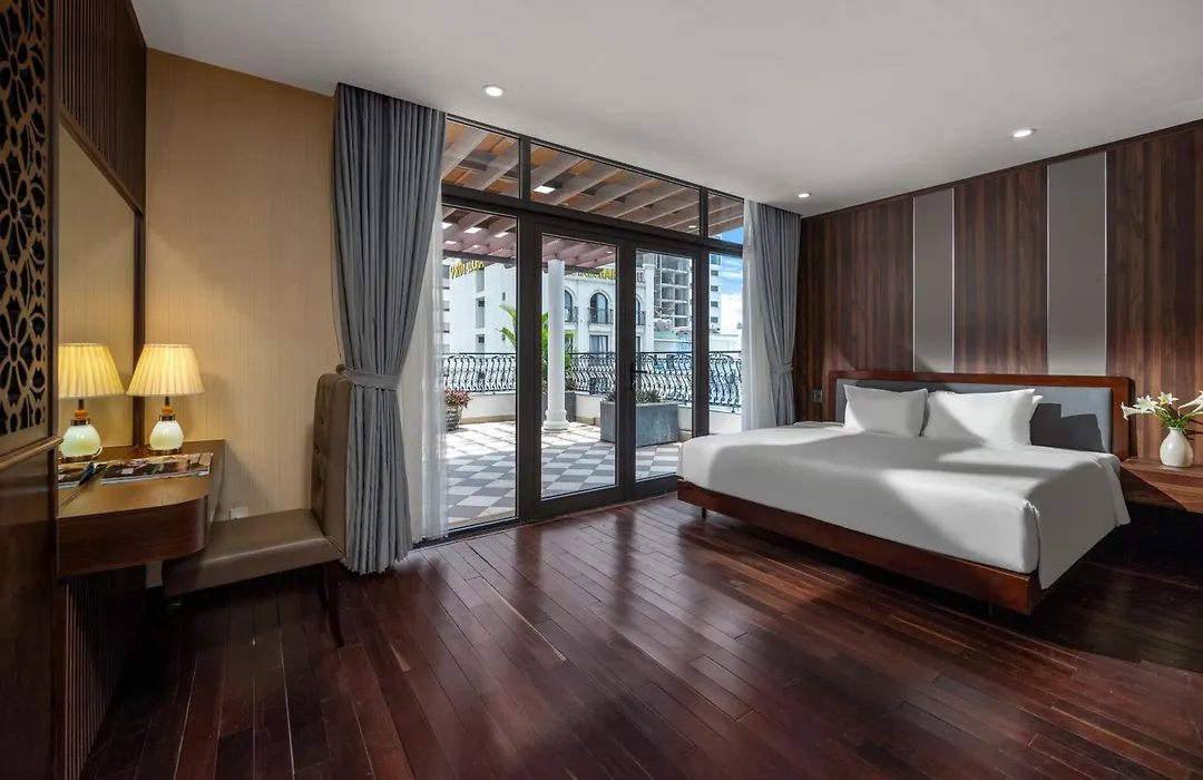 Palazzo Luxury Hotel & Bistro - Central My Khe Beach Walking Street-1