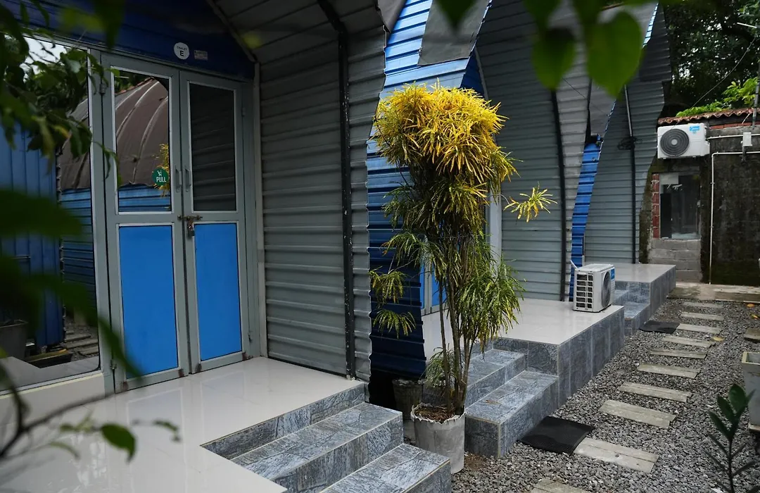 Airport A4 Transit Hub - Eco Chalets - Cmb Free Airport Pick Up & Drop 24 Hrs-1