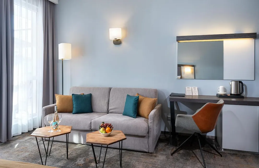 Best Western Plus Premium Inn-1