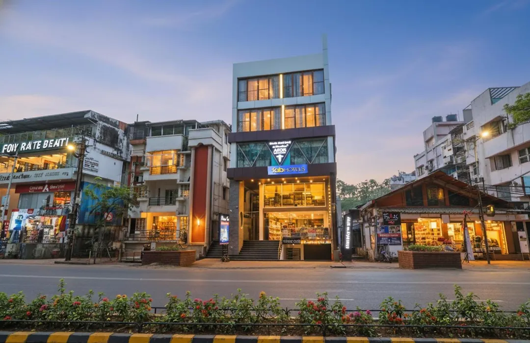 Fabhotel Frazer Suites - Nr Bangalore Cantt Railway Station-1
