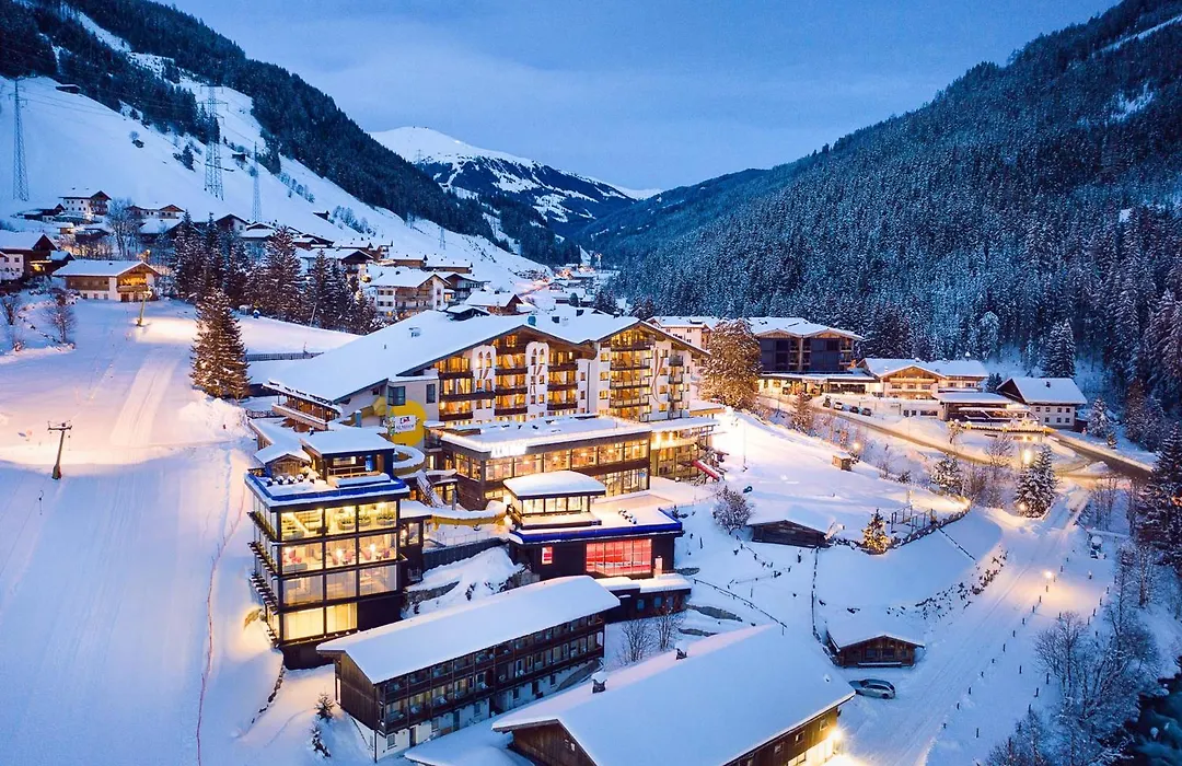 Almhof Family und Wellness Resort-1