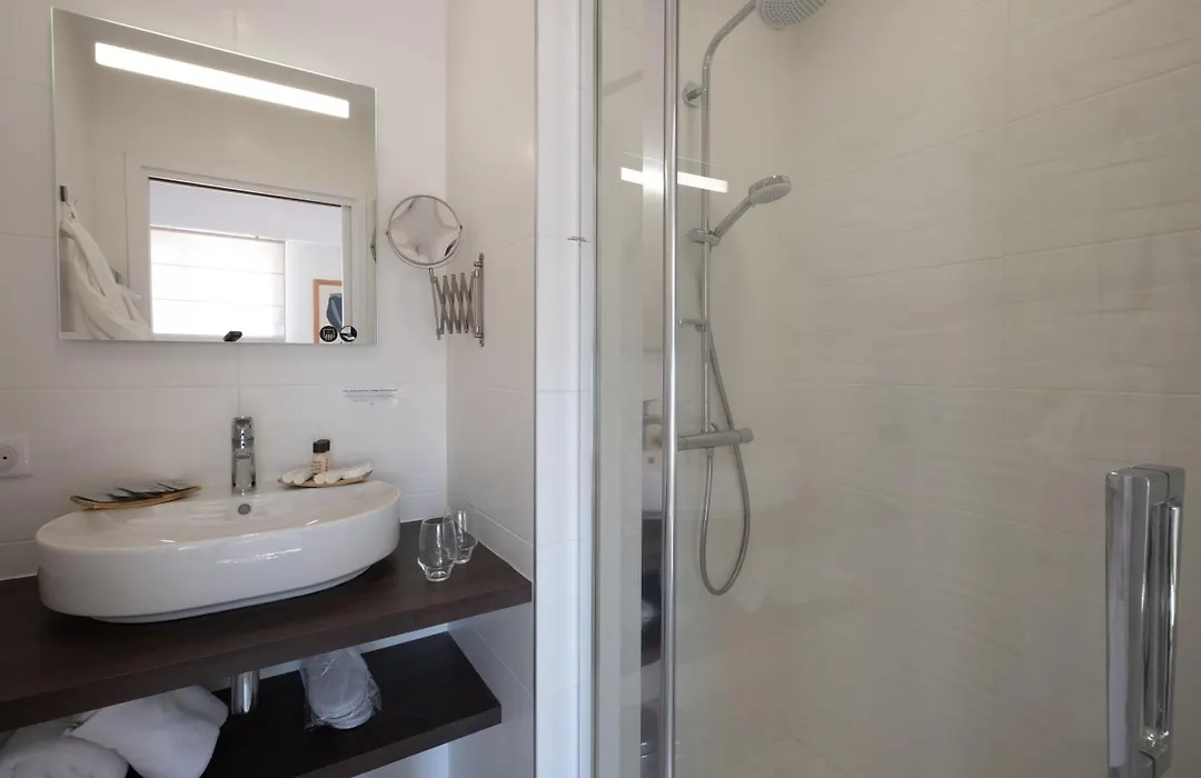 Logis Hotel De La Pointe Du Cap Coz-1