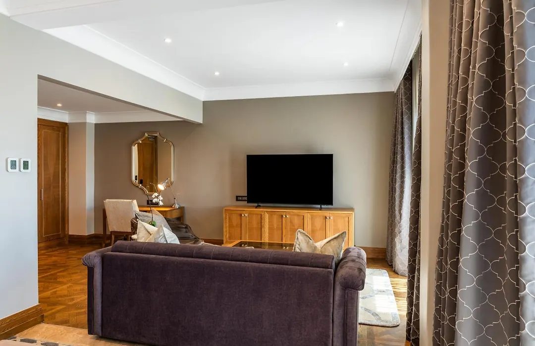 Pivot Hotel Montecasino-1
