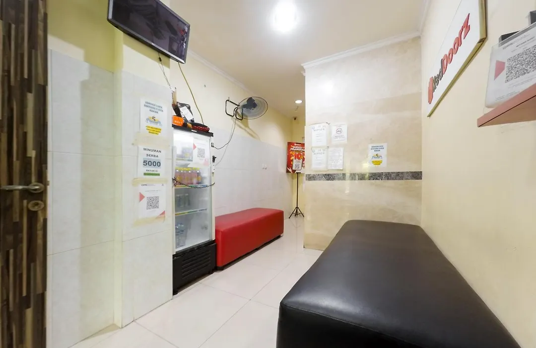 Reddoorz Plus Near Mall Ciputra Jakarta-1