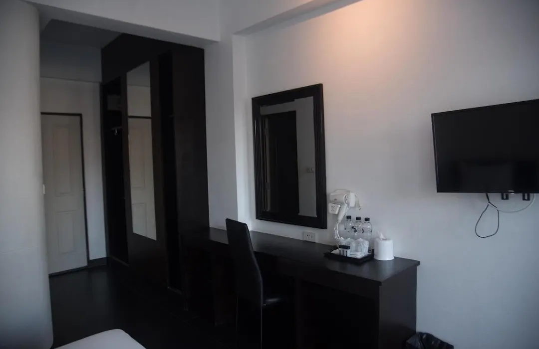 Azz Hotel-1