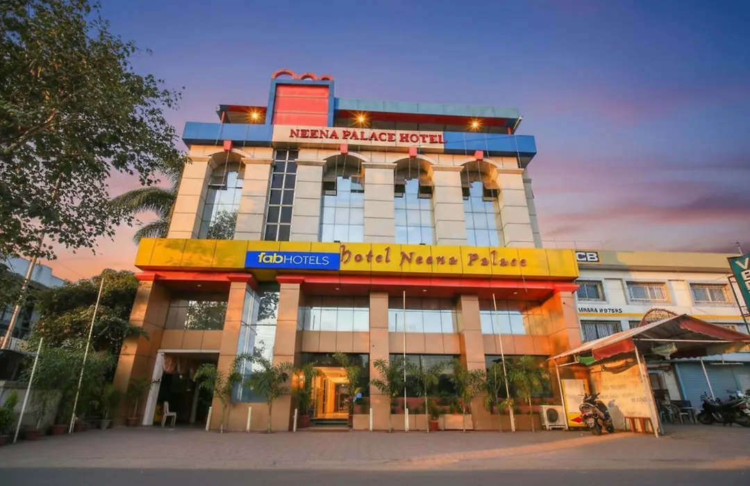 Fabhotel Neena Palace-1