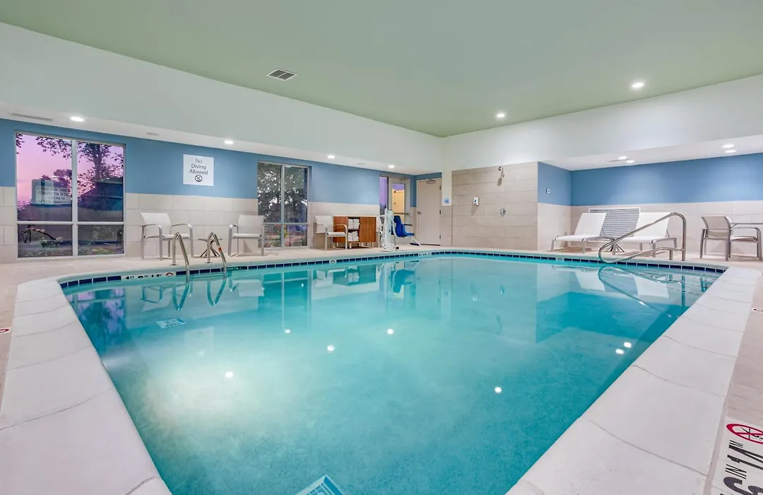 Holiday Inn Express & Suites - Elkhart North By Ihg-1