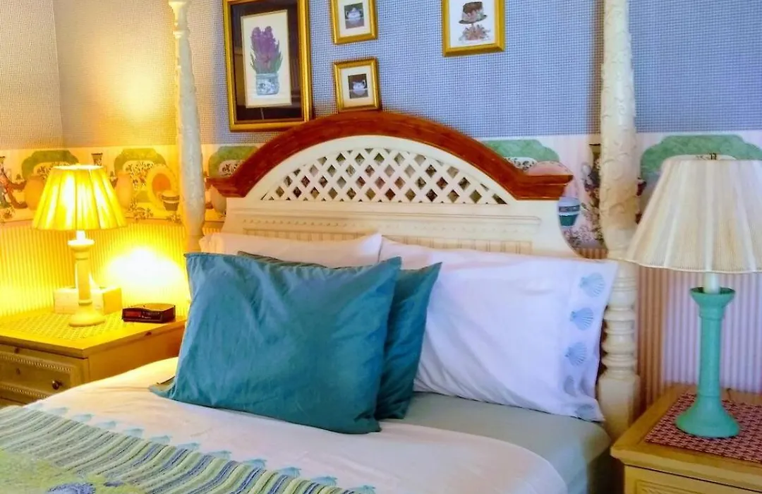 Shamrock Thistle & Crown B&B-1