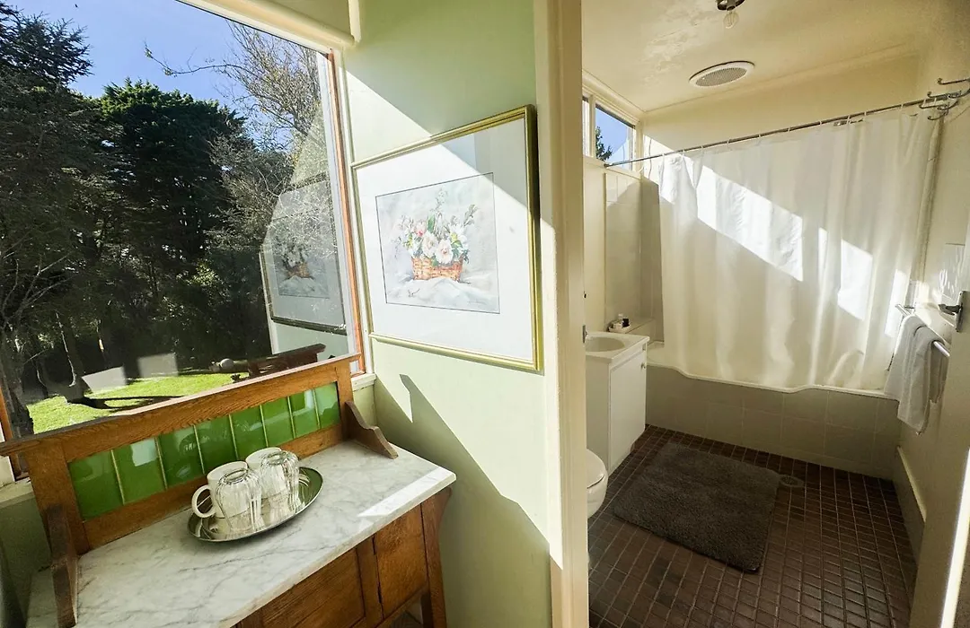 Victoria And Albert Guesthouse-1