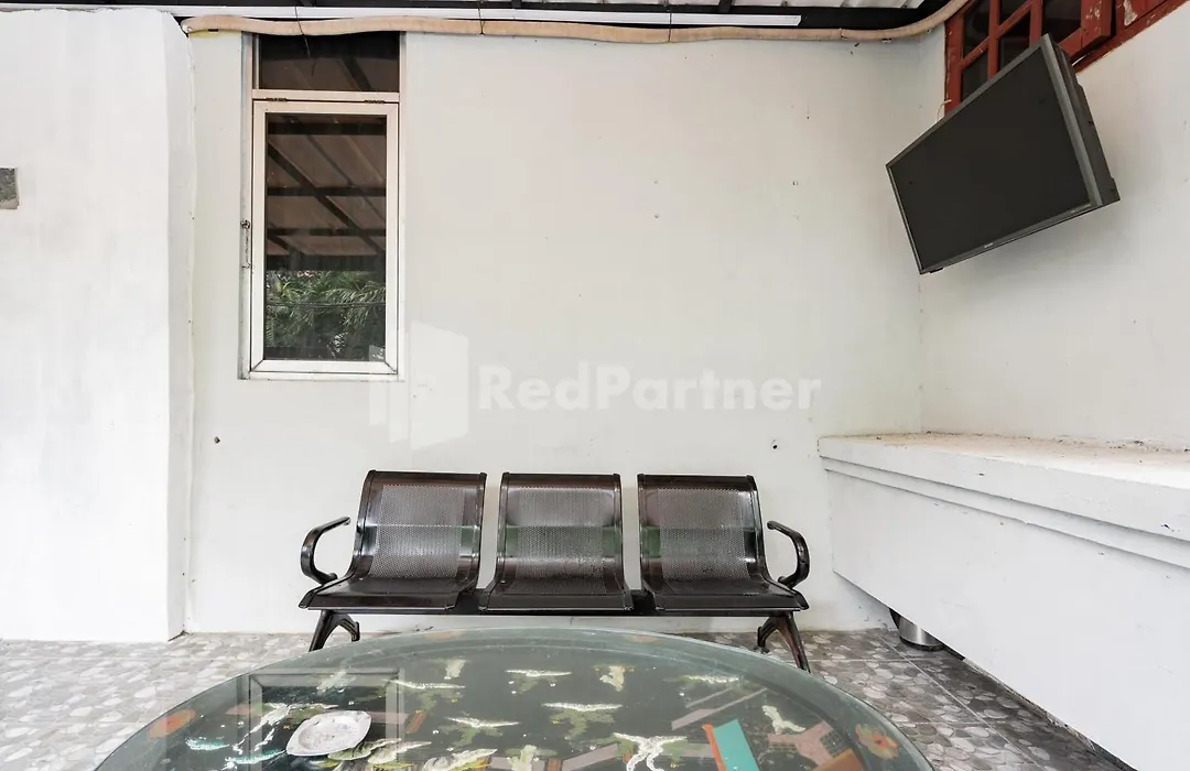 Danysa Guest House Jakarta Redpartner-1