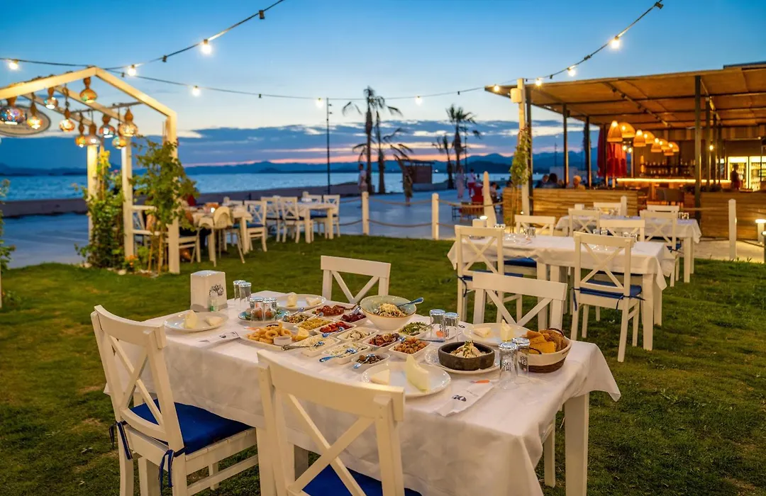 Uras Beach Hotel-1