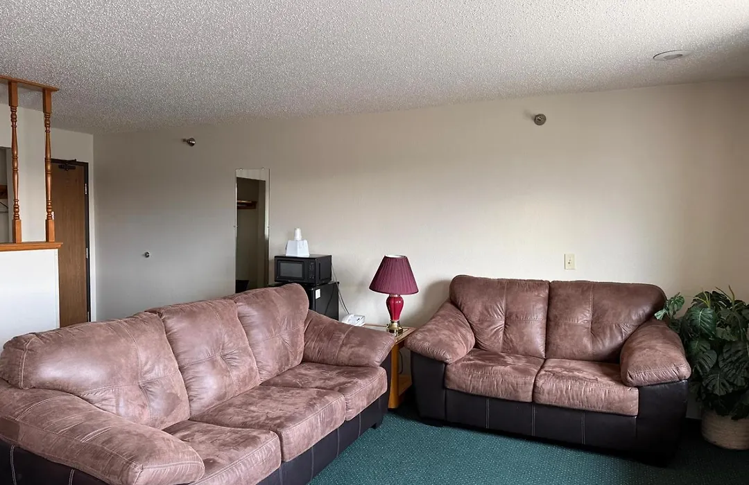 Cassville Four Seasons Inn & Suites-1
