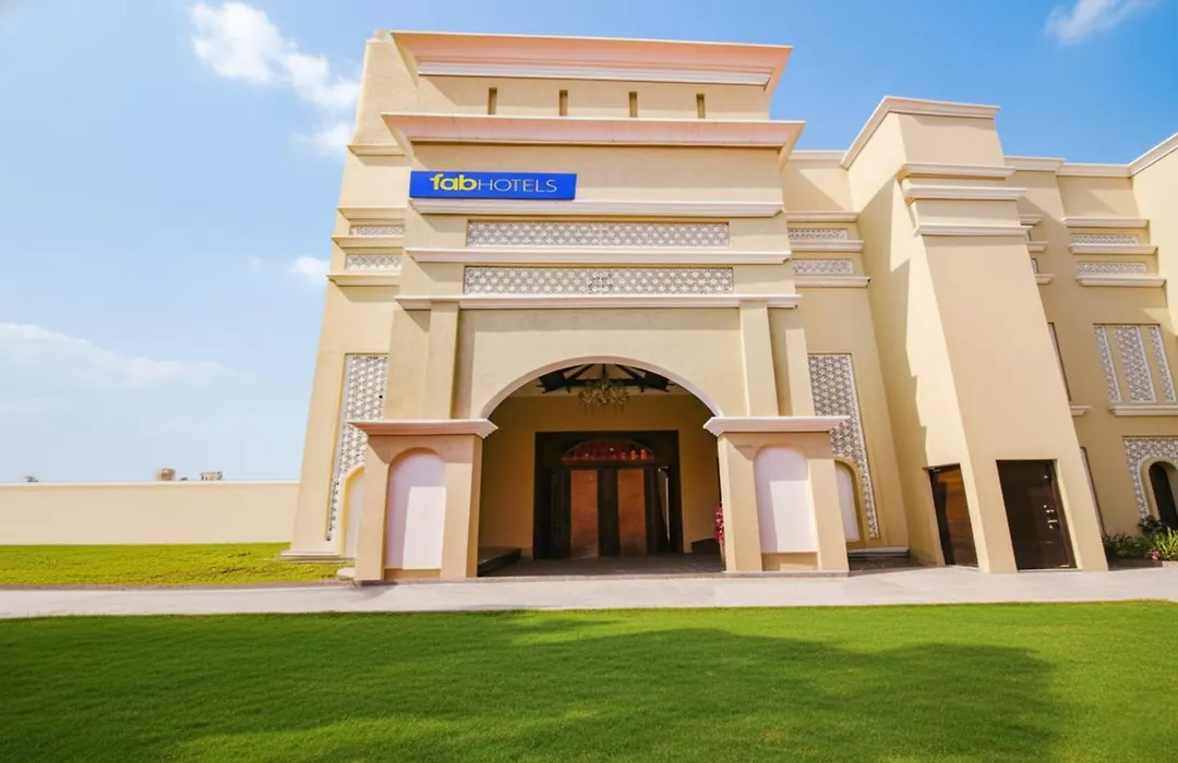 Fabhotel Royal Mapple-1
