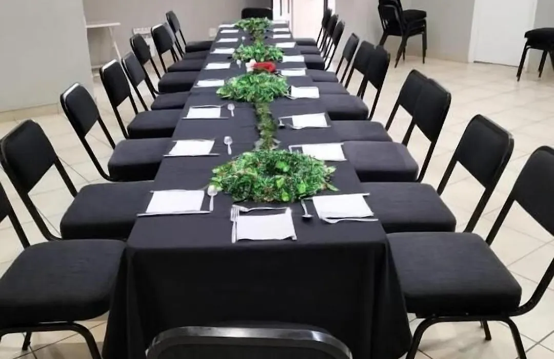 Oaklands Inn And Conference Centre-1