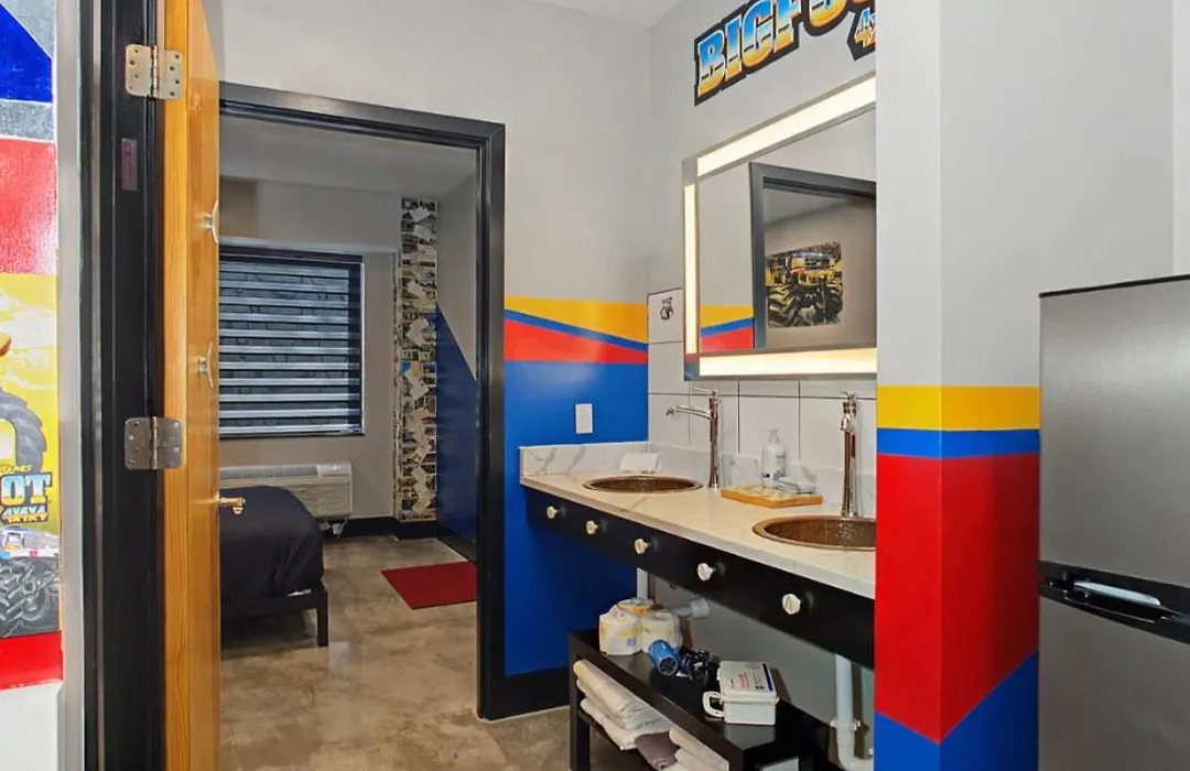 Bigfoot Monster Truck Suite In Bigfoots Home Town-1