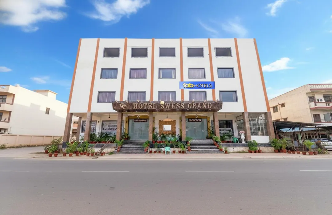 Fabhotel Swess Grand-1